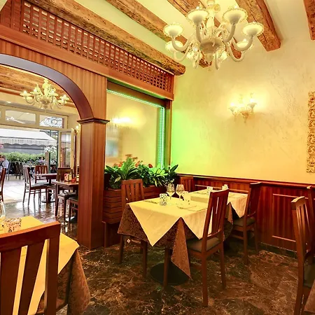 Готель New Reiter Lido di Venezia